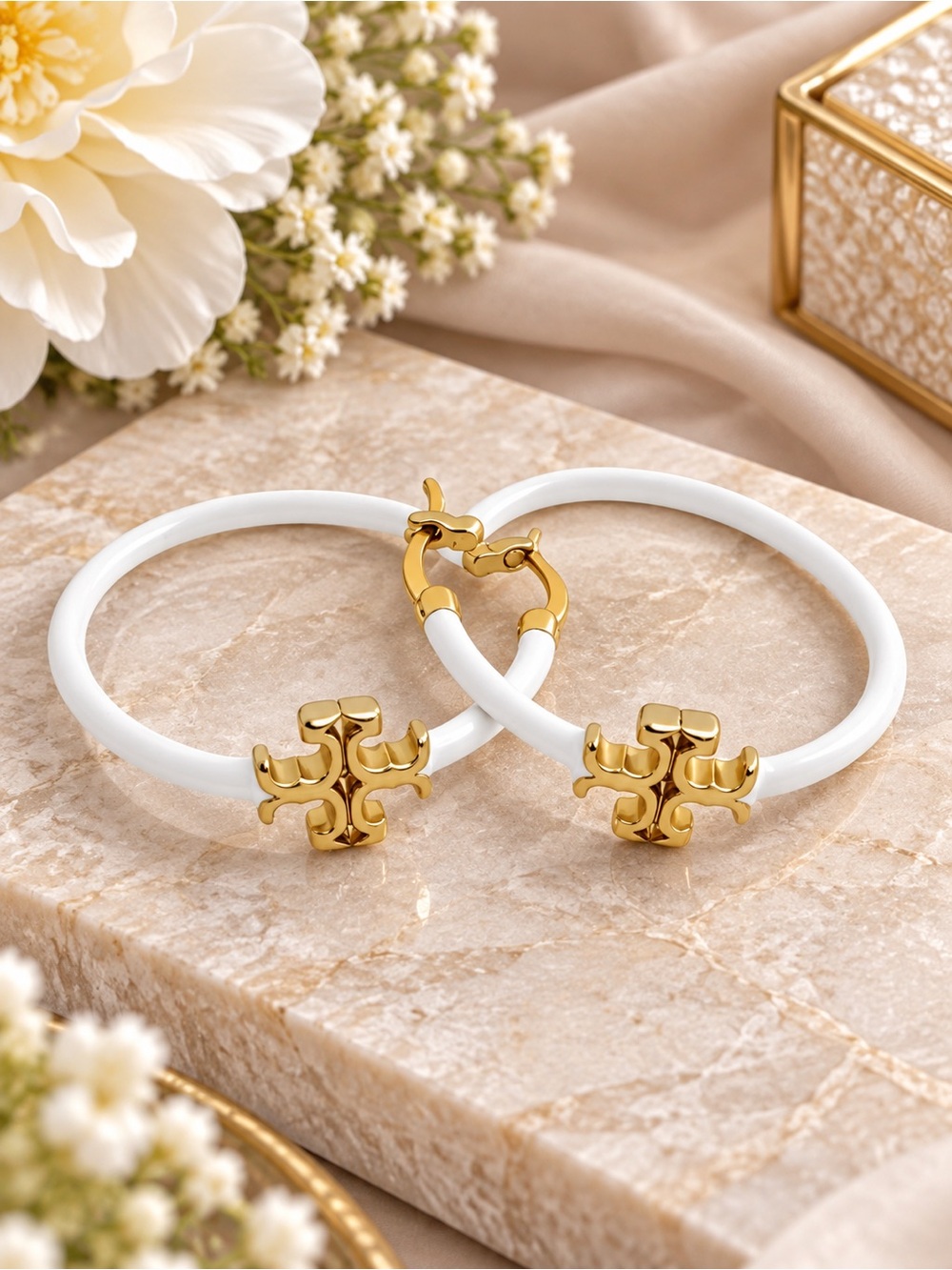 Tory Burch ELEANOR Medium HOOP EARRING in White
